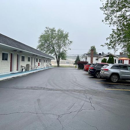 Rodeway Inn & Suites Brunswick Near Hwy 1 Exterior photo