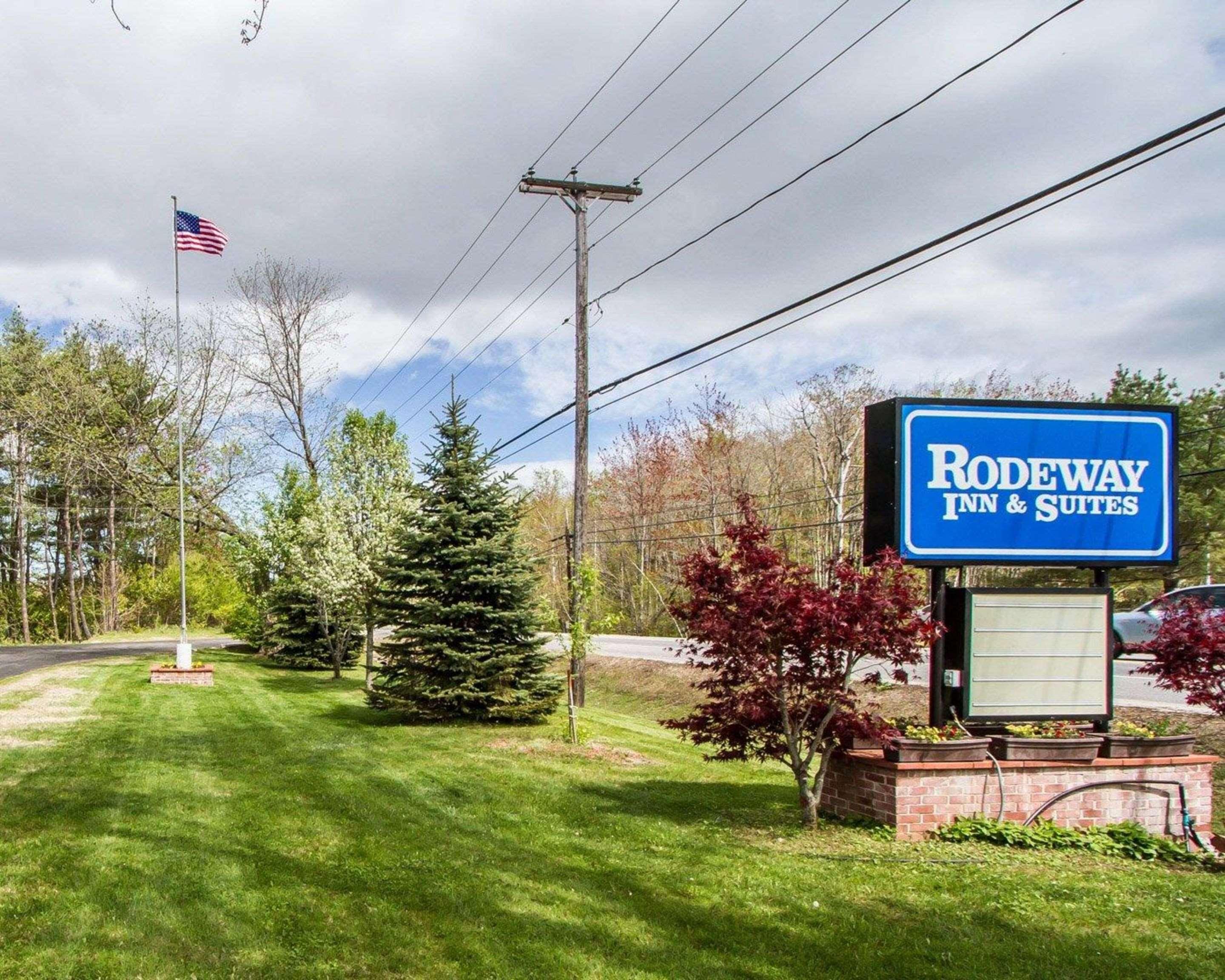 Rodeway Inn & Suites Brunswick Near Hwy 1 Exterior photo