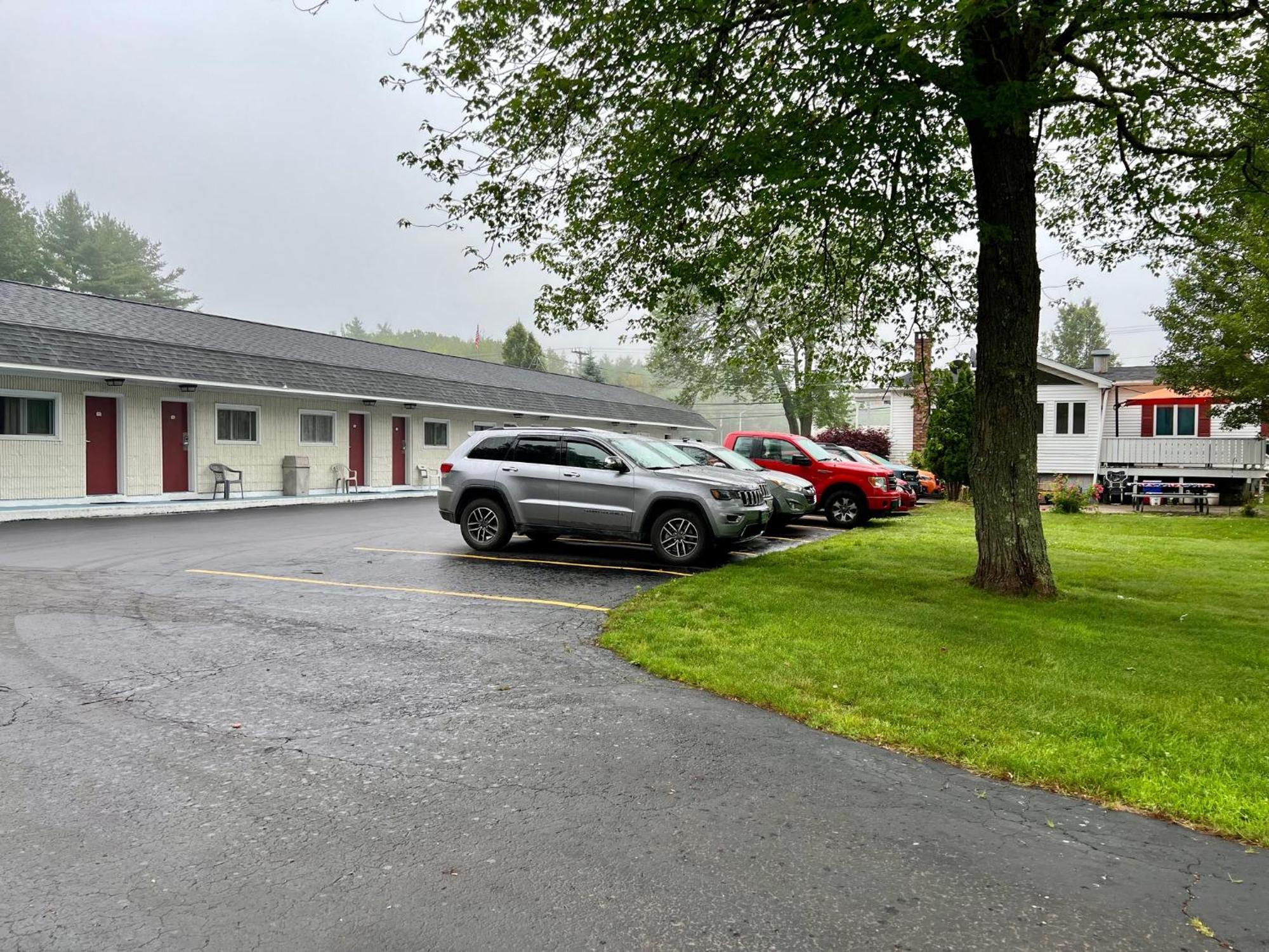 Rodeway Inn & Suites Brunswick Near Hwy 1 Exterior photo